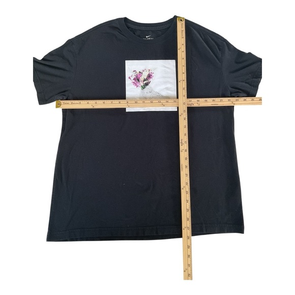 Nike Women’s Graphic Tee Black Floral Sneaker Sz L - Picture 3 of 6